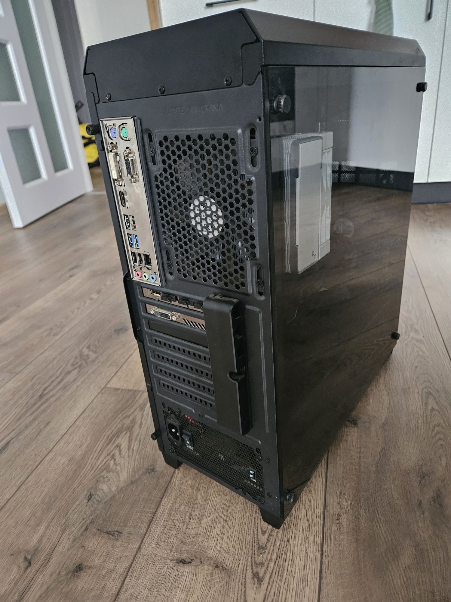 Геймърски компютър i7-7700K GTX 1060 6Gb 16gb DD4 RRAM
