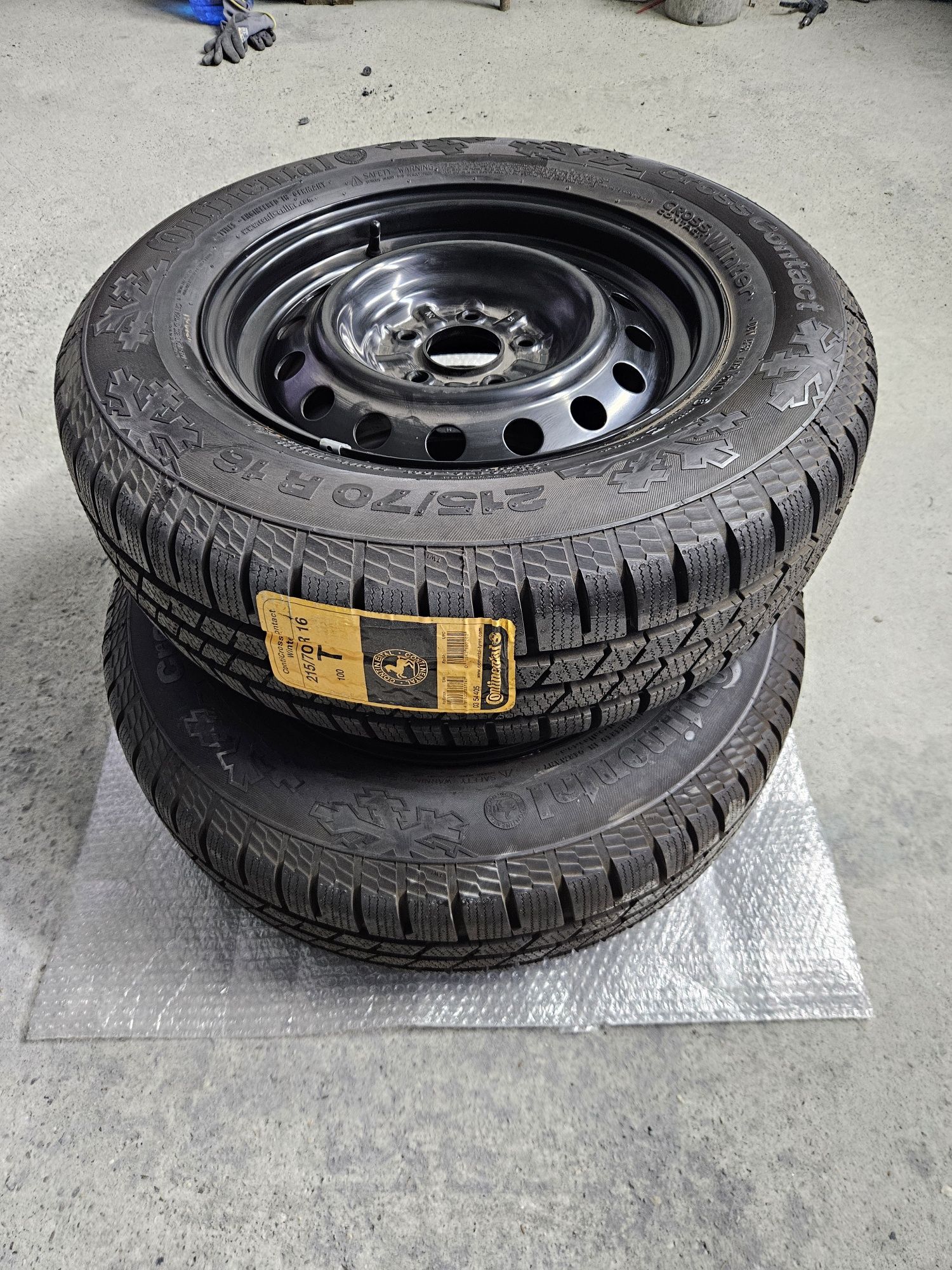 Continental Conti CrossContact Winter215/70/16