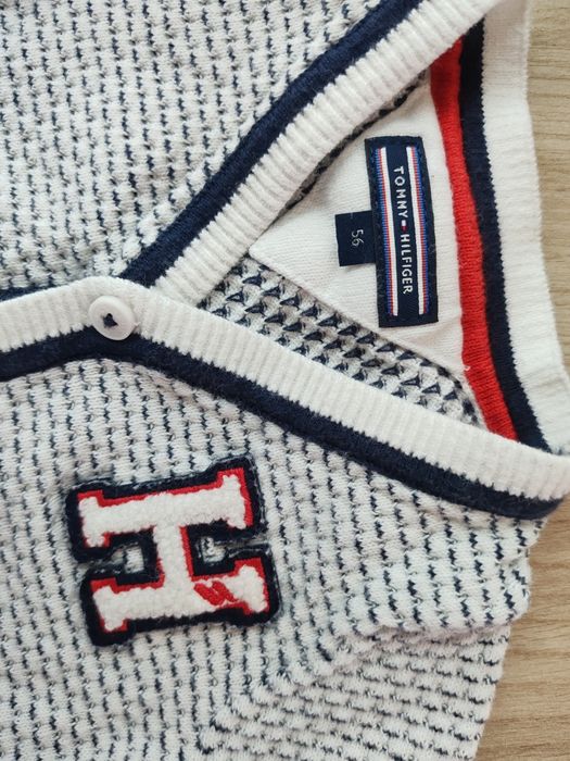 Жилетка Tommy Hilfiger и блуза Guess
