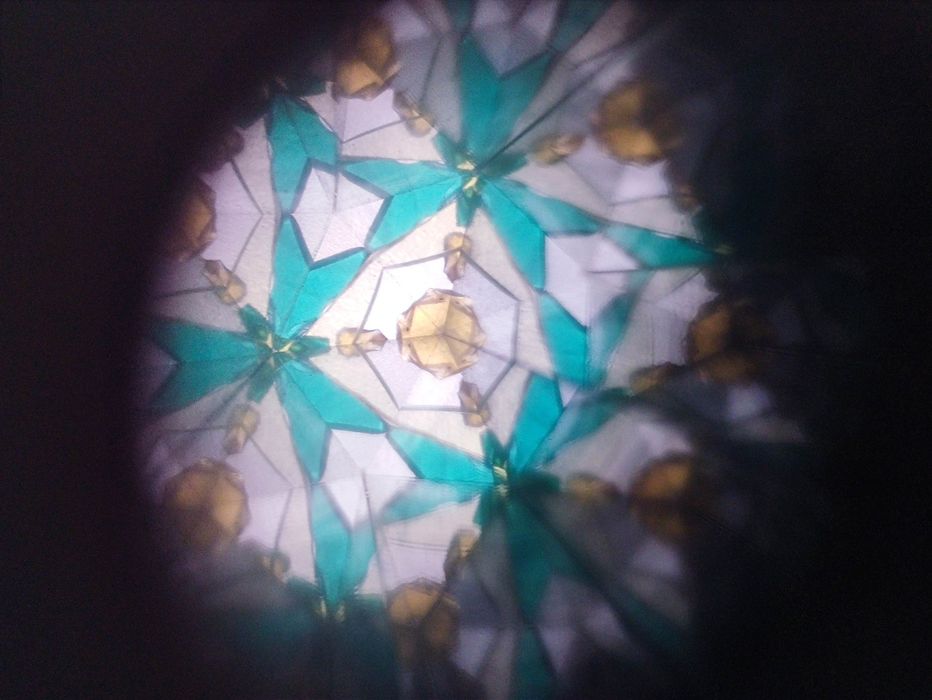 Продавам голям детски калейдоскоп