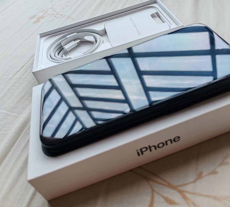 iPhone 15 ca NOU cu viata Bateriei 98%