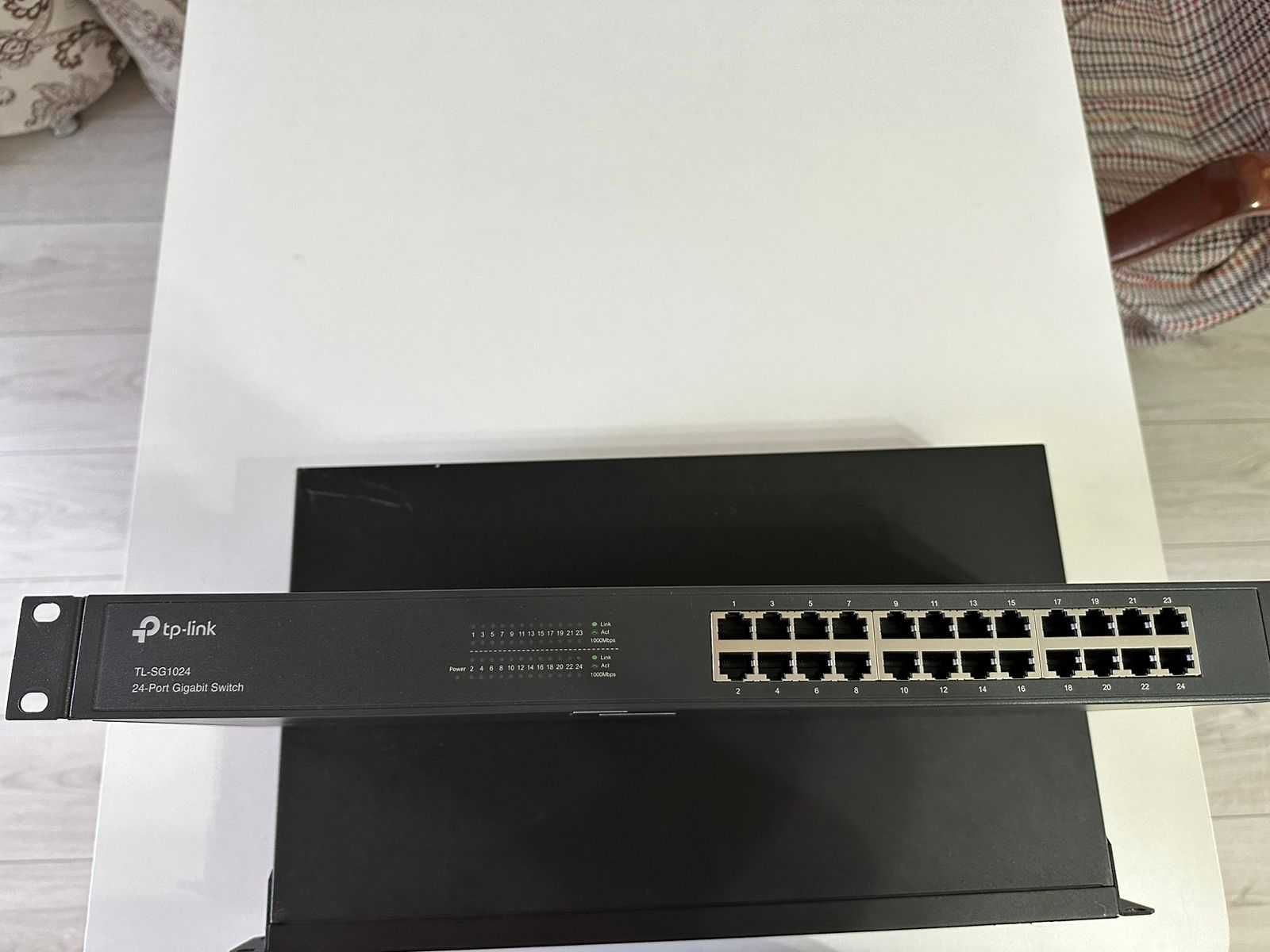 Switch 48 ports D-Link DES-1050G, Switch 24 ports TP-Link TL-SG1024