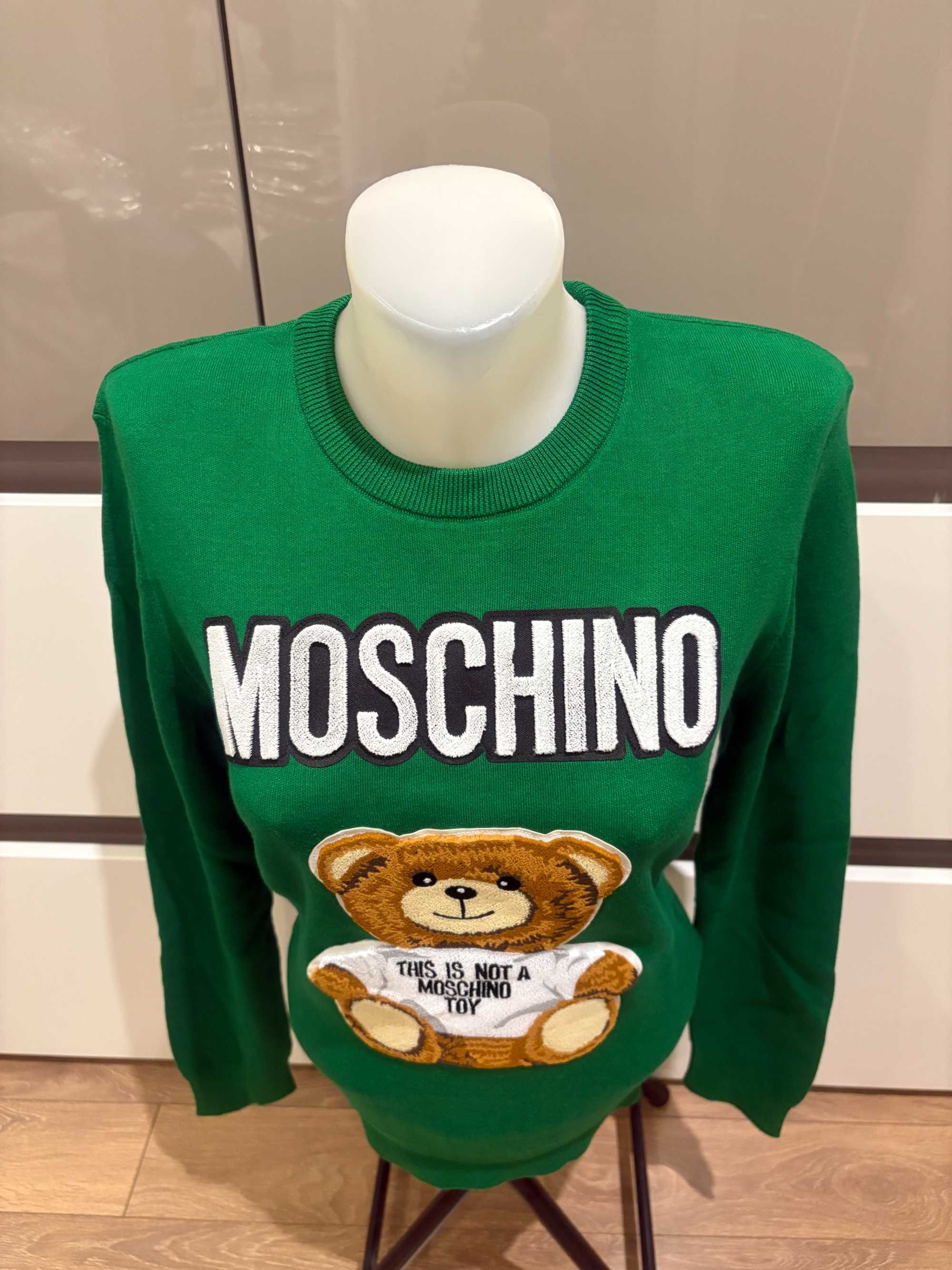 Оригинален пуловер MOSCHINO COUTURE, черен, зелен, син и бял, M и L