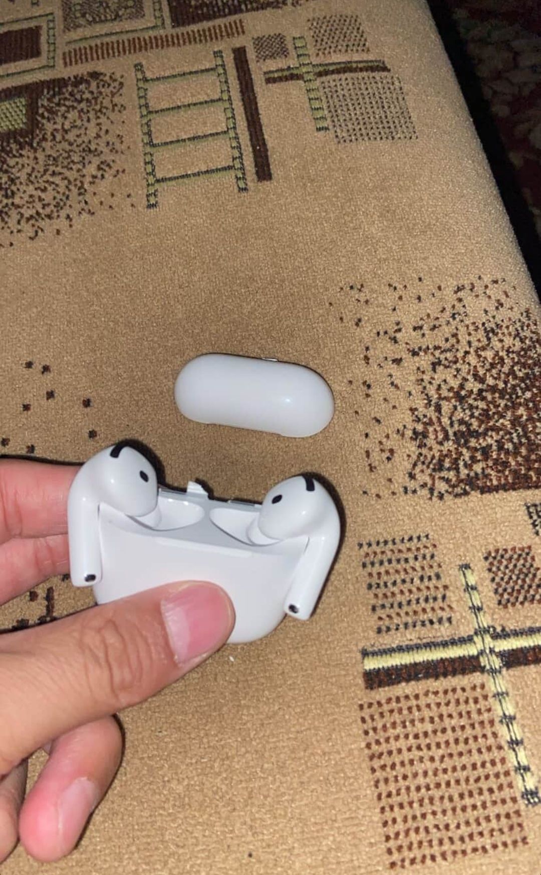 Air Pods 4. Быушные