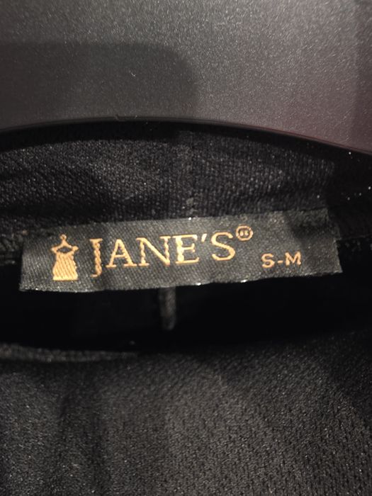 Къса рокля с пайетени ръкави