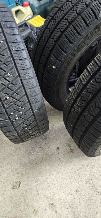 Vând cauciucuri stare excelenta iarna C-uri R16