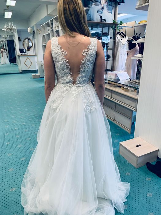 Rochie mireasa și voal lung