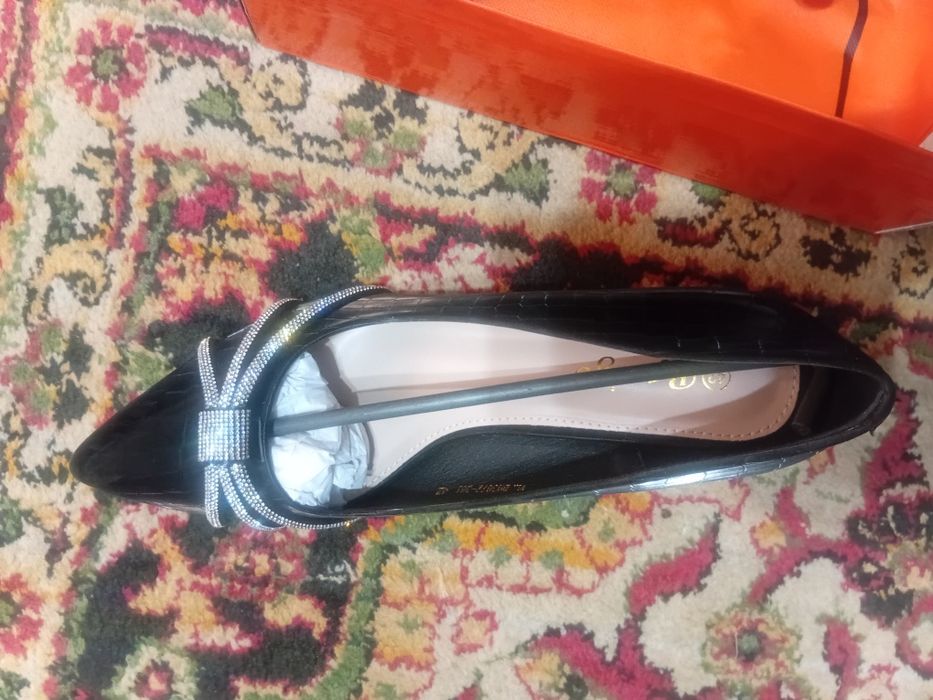 Великан Янги туфли