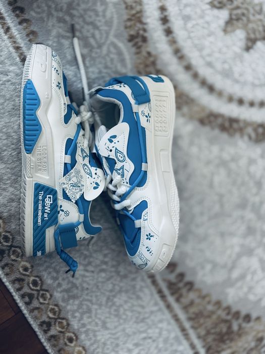 Snekears ne purtati!!