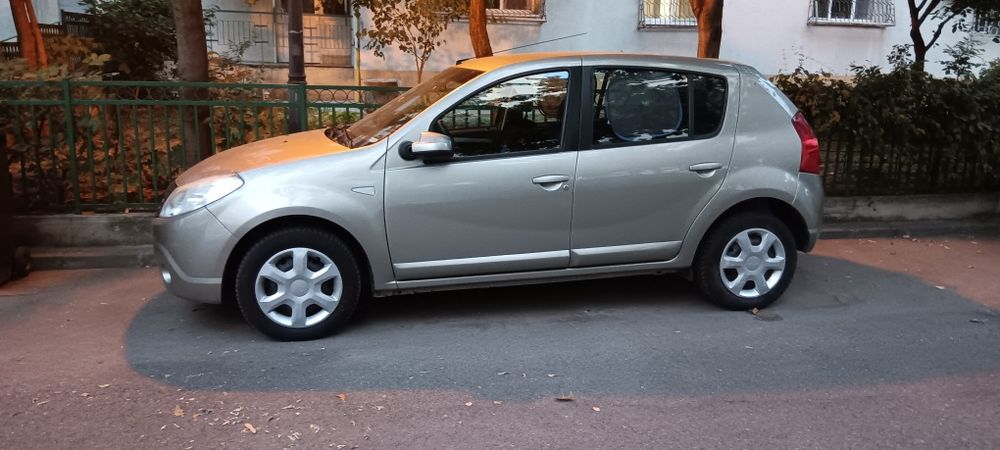 Dacia sandero berlina hatchback blackline 2012