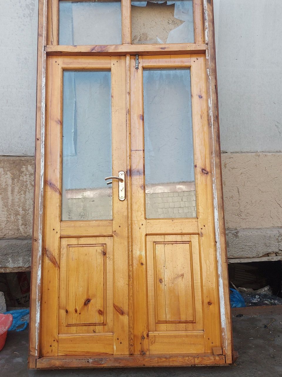 Taxtali eshik SOTILADI