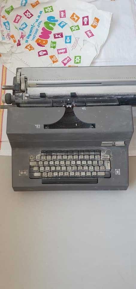 Masina de scris 1972 Olivetti Editor 4