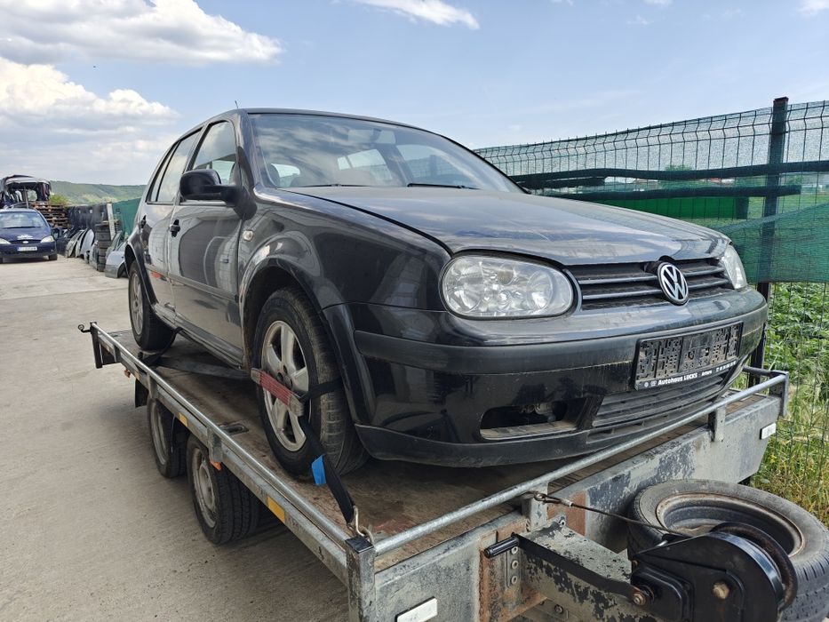 Vindem piese rezultate din dezmembrarea unui Volkswagen Golf 4