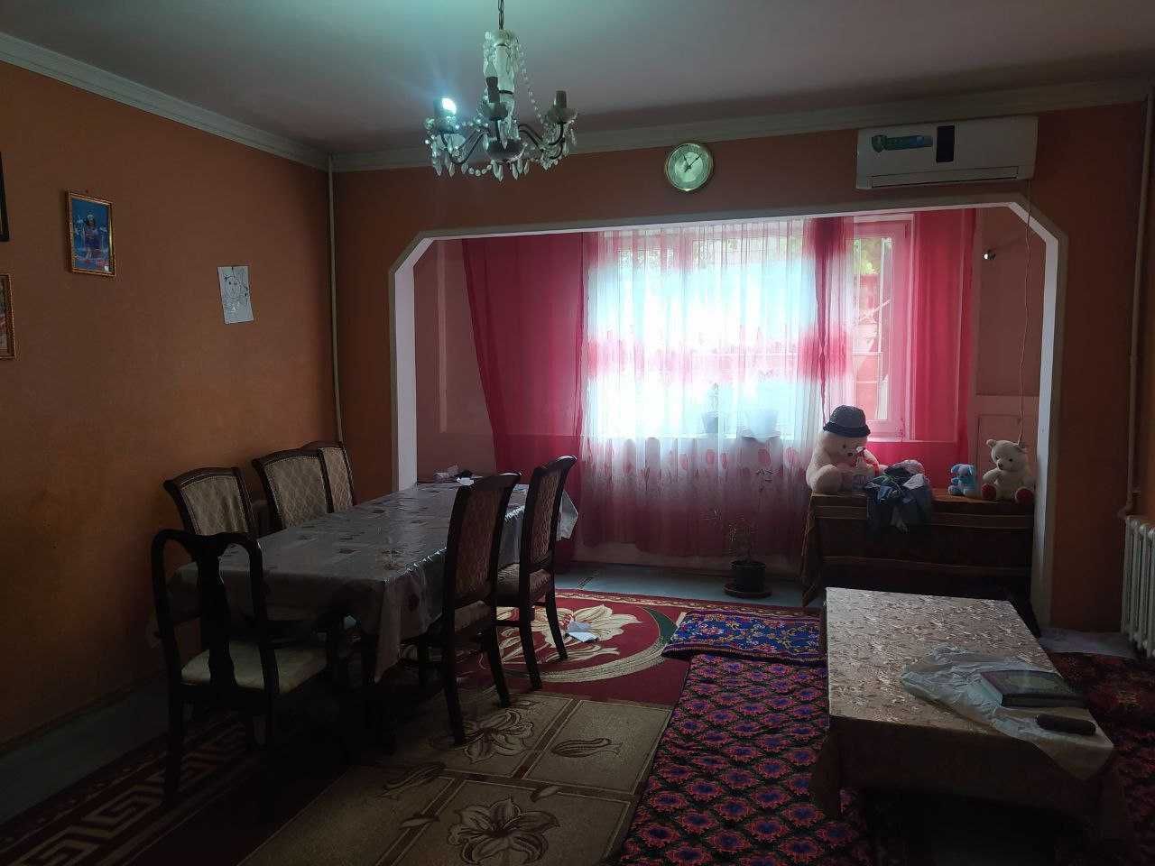 Юнусабаде11 есть 3 комнатная на продаже 1 етаже локация центре района