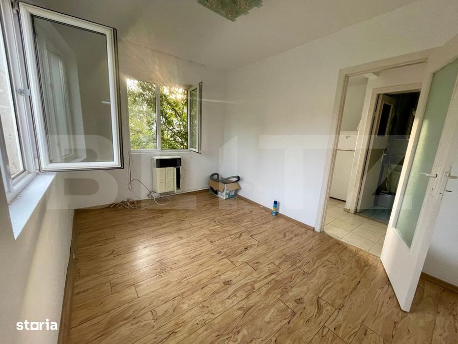 Vand garsoniera, aproape de Spitalul Judetean si UMF