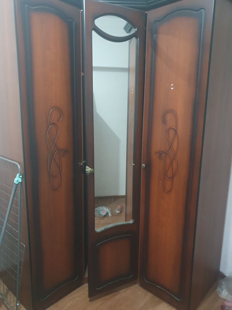 Продам Угловой шкаф