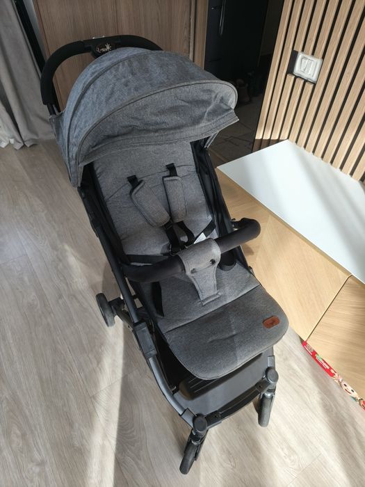 Cărucior tip troler