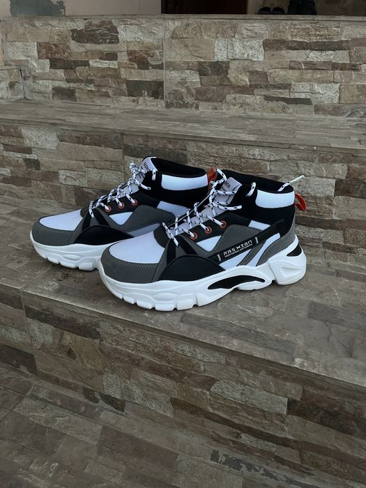 Продавам чисто нови обувки/маратонки