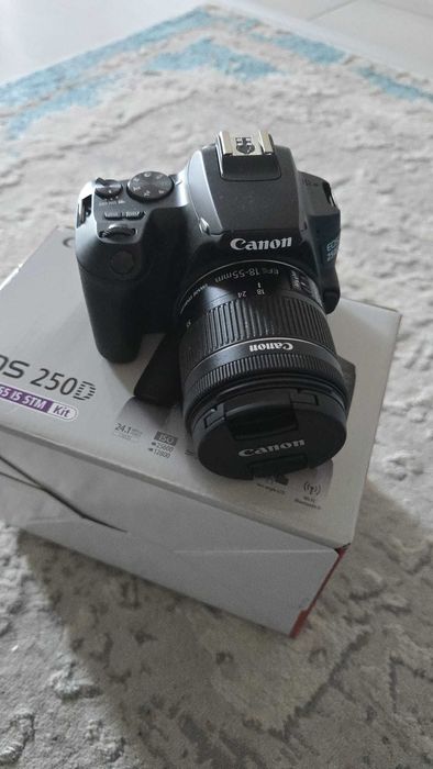 Aparat foto DSLR Canon 250D 24.1 MP, 4k, Wi-fi + Obiectiv 18-50 IS STM