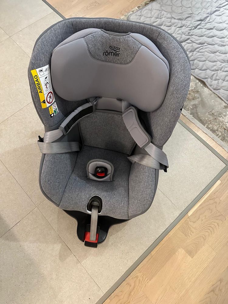 Scaun auto ISOFIX i-Size Britax Romer DUALFIX M Gray,61-105 cm,rotativ