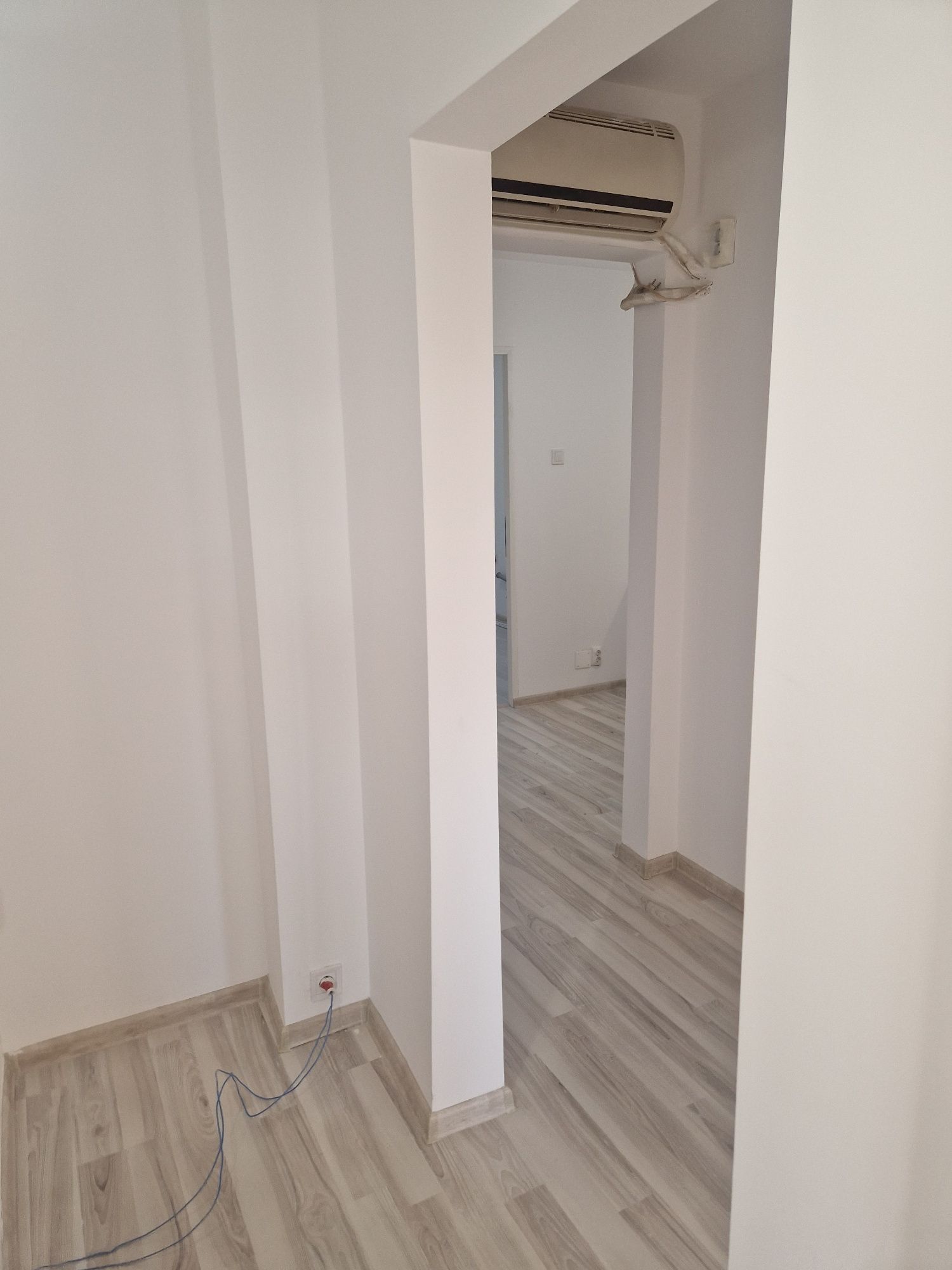 Proprietar vand aparatament 3 camere decomandat Baneasa (Str. Horia Ma