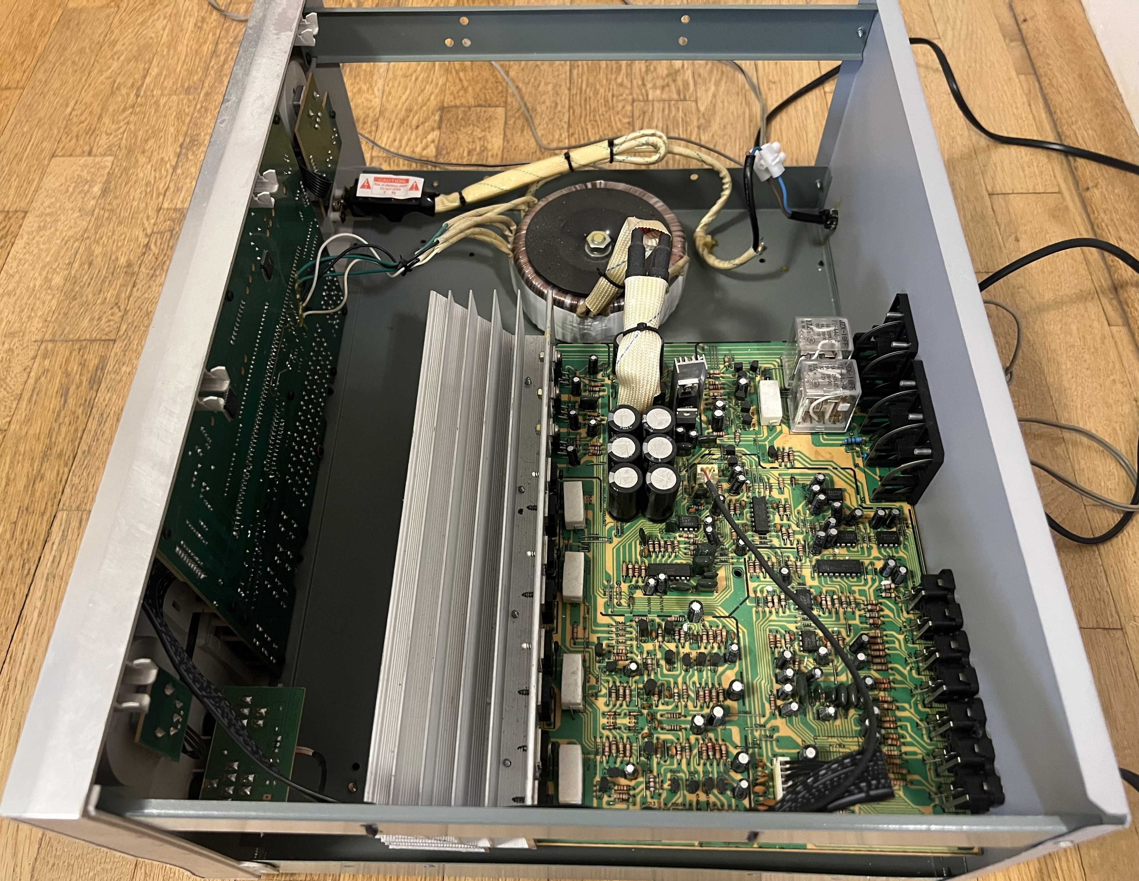 HiFi 5канален усилвател McVoice AMP-400