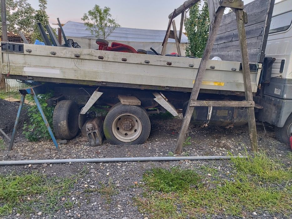 Vând Nisan /dezmembrez și cutie viteză motor 4000