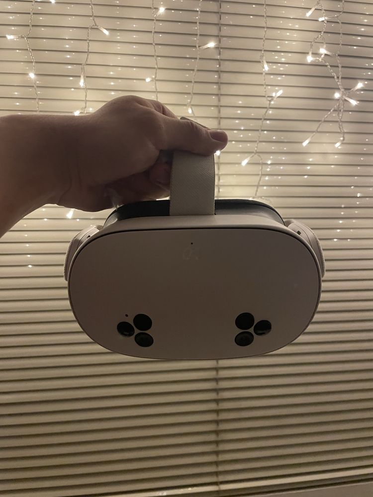VR очила Oculus Meta Quest 3S 128GB.