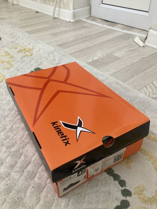 футзальный кроссовка