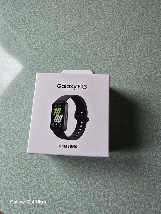 Чисто нова смарт гривна Samsung Galaxy fit 3