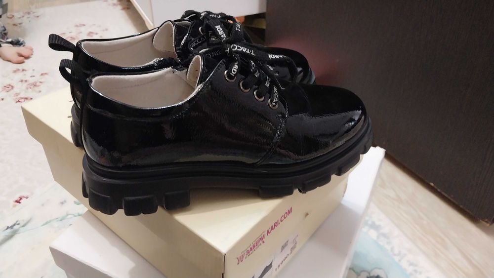 Продам..бу детский туфли.черный лак в хорошем состоянии