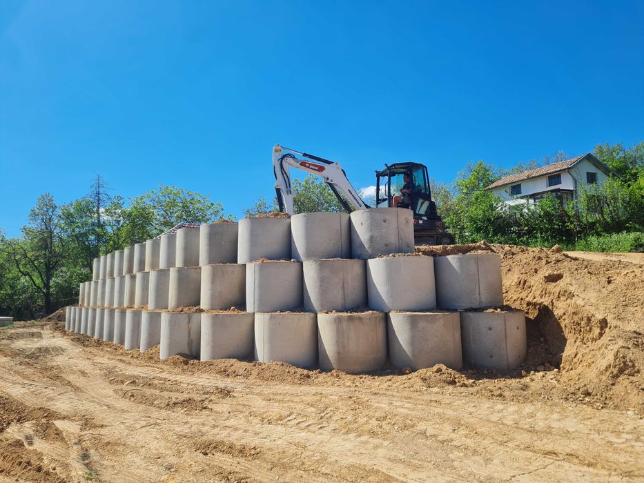 Бетонни пръстени, изграждане на септични ями , герани, шахти и ВиК.