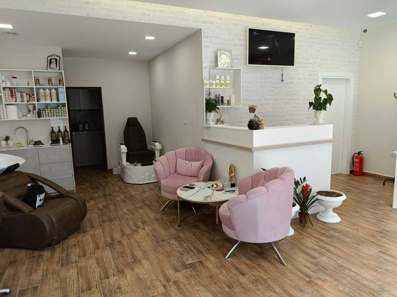 Продава се Магазин в Пловдив, Тракия - 69 кв.м за 3580 €/кв.м - Снимка #11