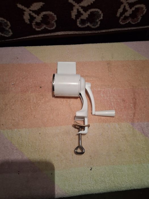 Masina de macinat nuca