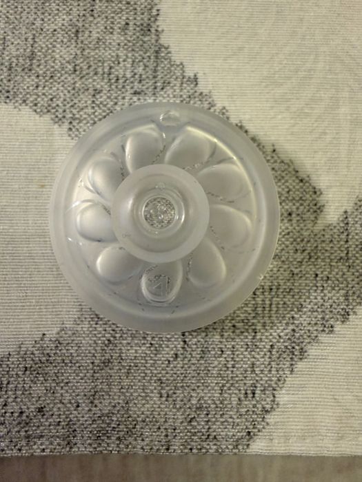 Нови 2 броя биберони Philips avent natural response 3.0, поток 4.