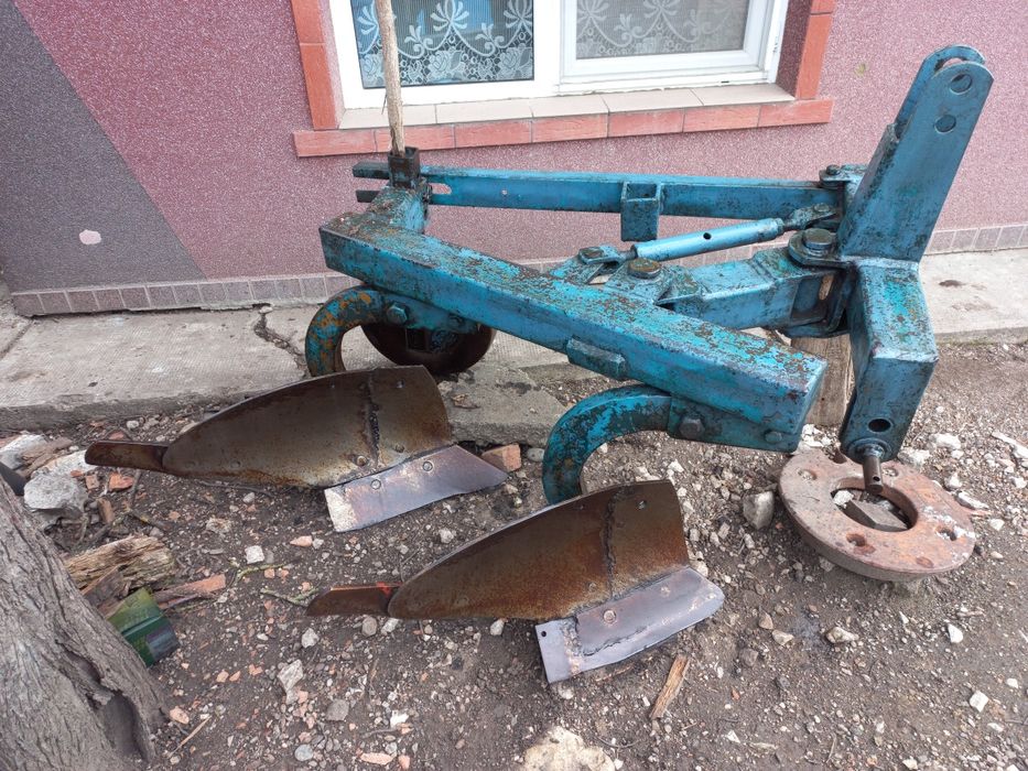 Vând plug cu 2 trupite