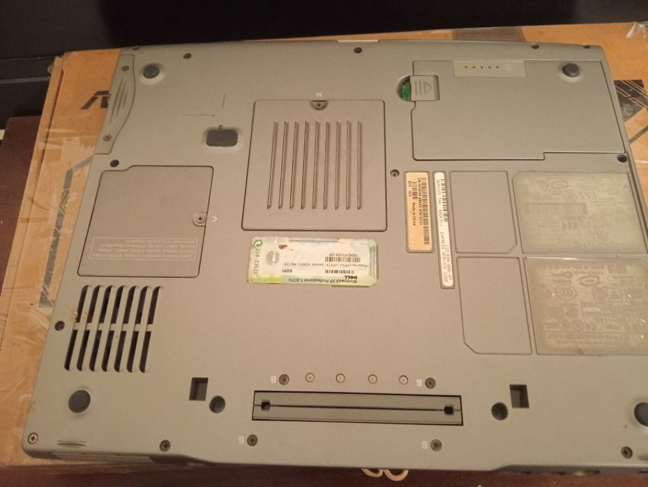 Laptop dell pentru piese