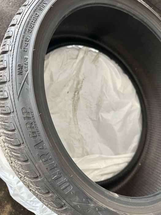 Продавам зимни  гуми Good Year 245/35/20