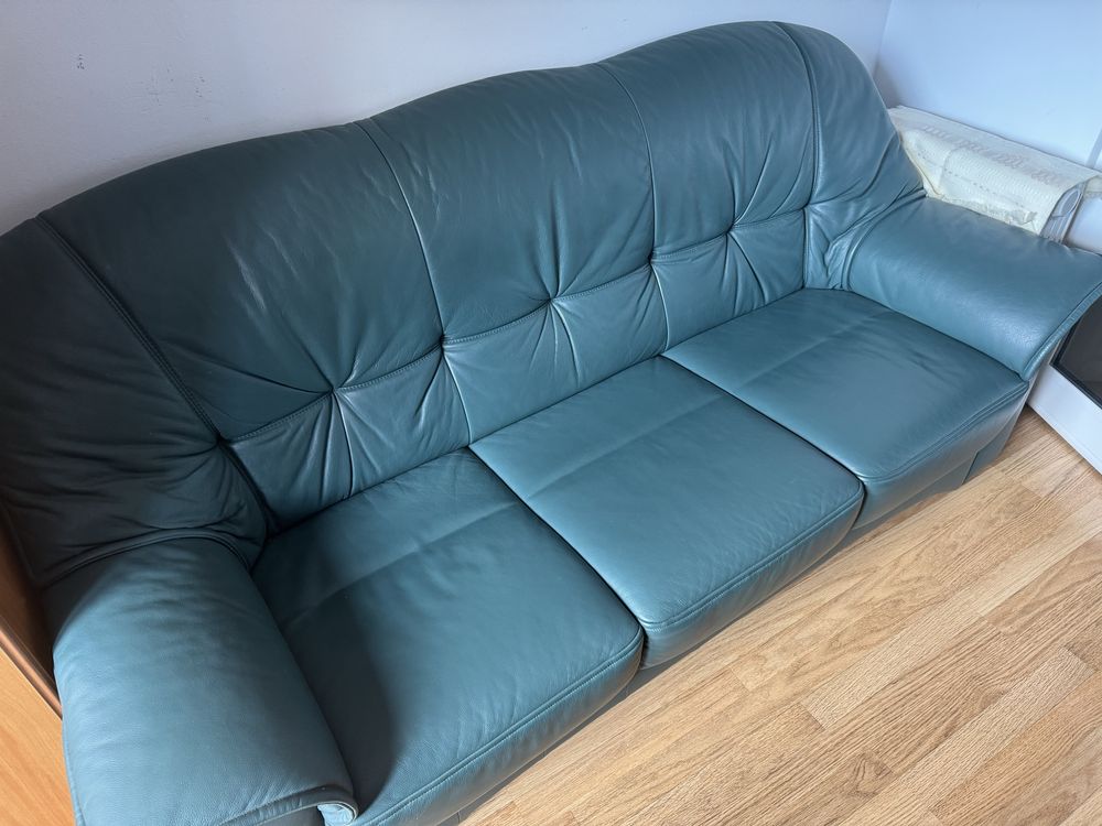 Canapea din piele naturală verde – 3 locuri, confortabilă, stare bună