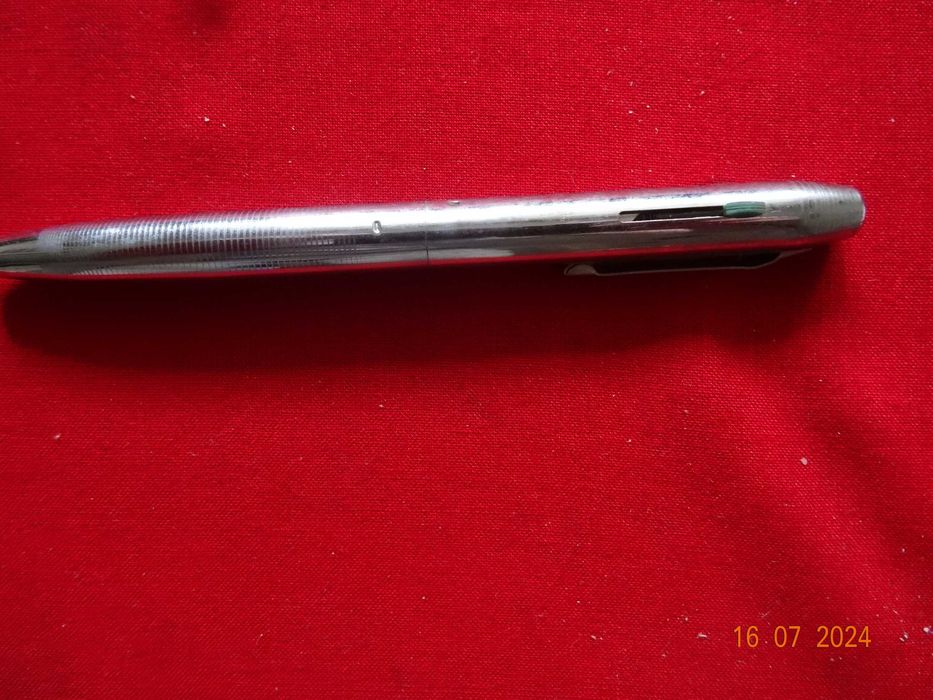 Doua pixuri metalice(cu 4 si 2 culori) ,din anii 1970