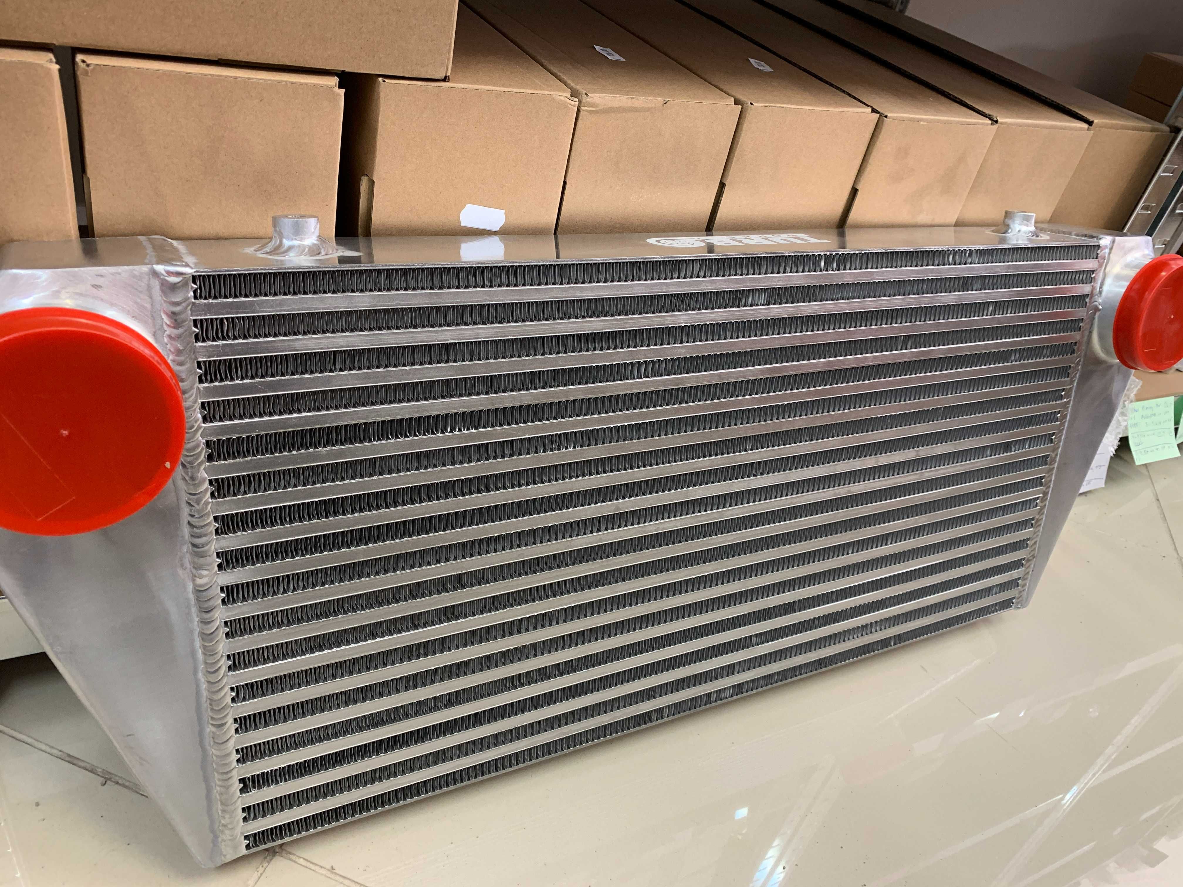 TurboWorks универсален интеркулер Intercooler 600x300x76 обърнат изход