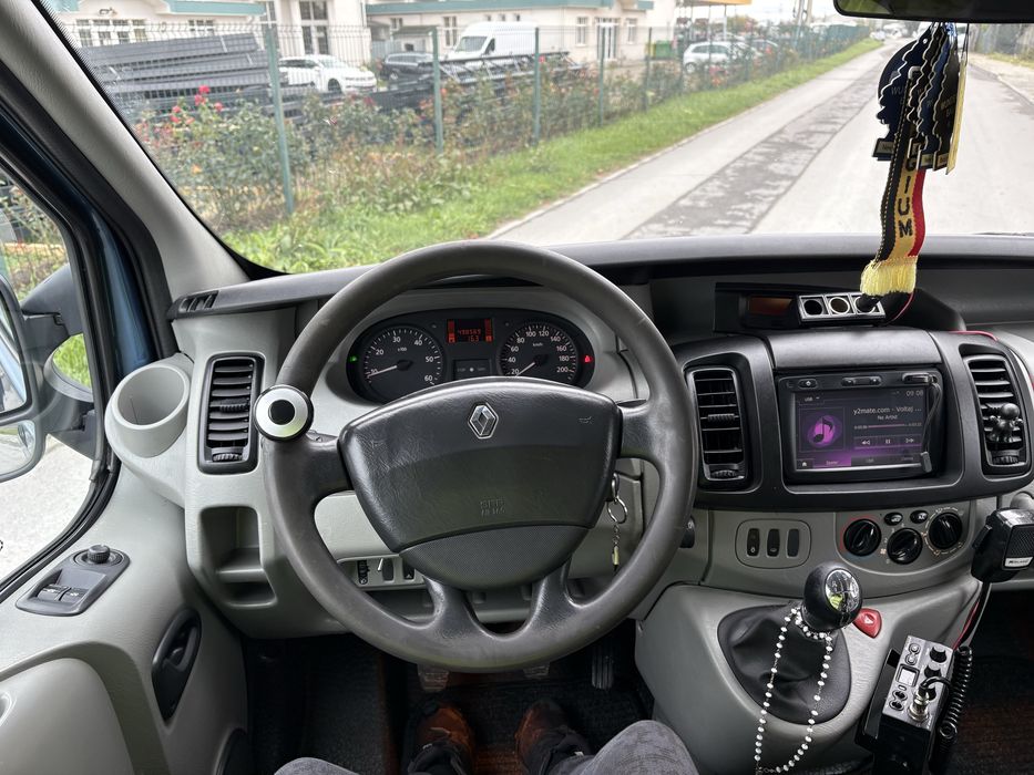 De vanzare Renault Trafic 2.5DCI 140 cai 6 locuri N1 Modelul Lung AC