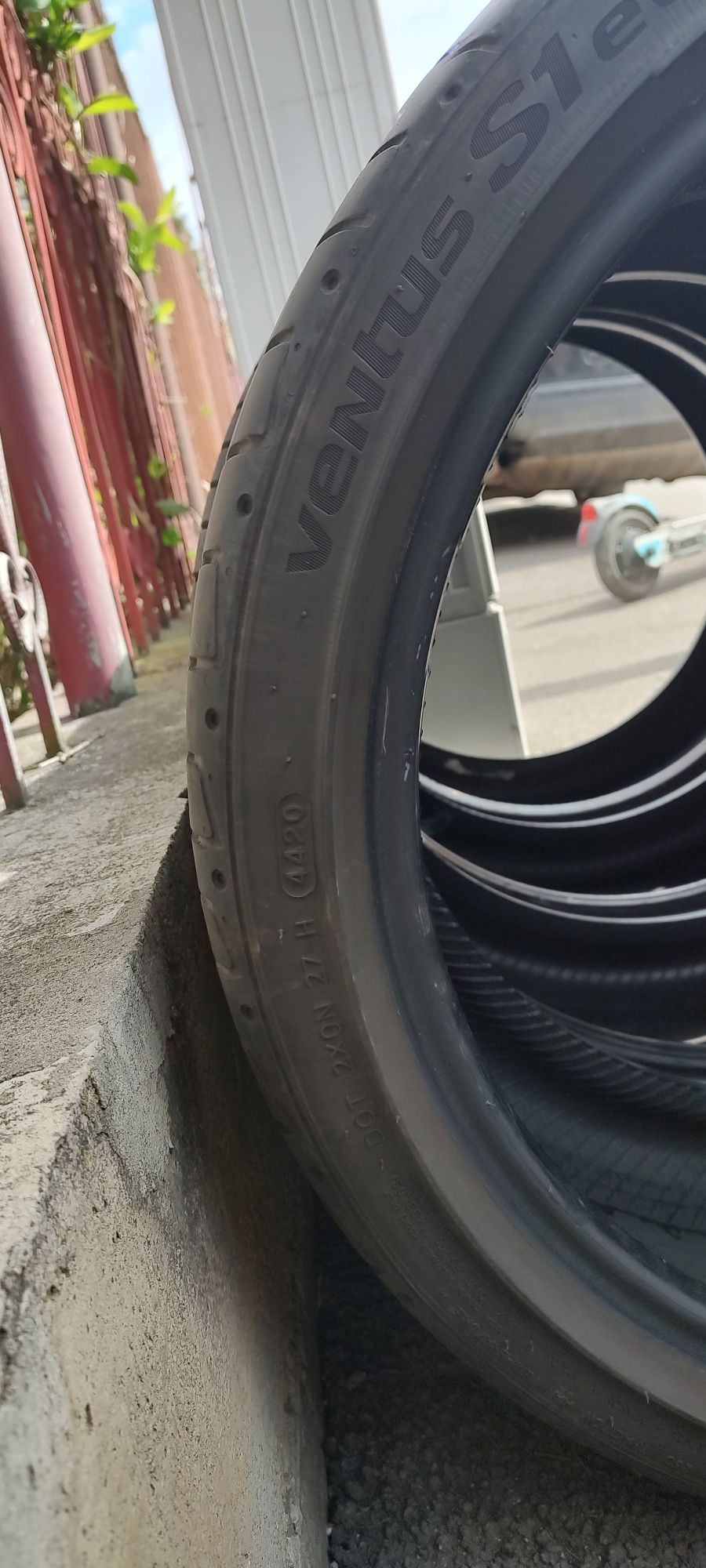 Vând 4 anvelope vara 245/35/19 Hankook