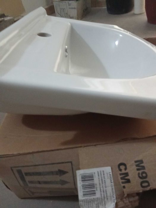 Chiuveta nouă cu suport