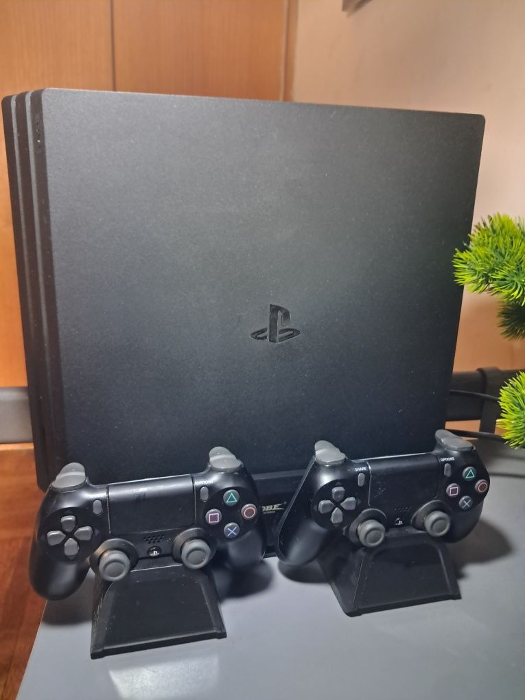 PS4 PRO 1T+2 контролера+стойка+3 Игри