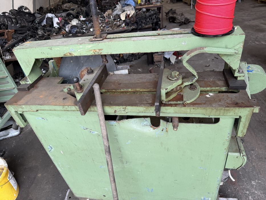 Utilaj de taiat profile metalice