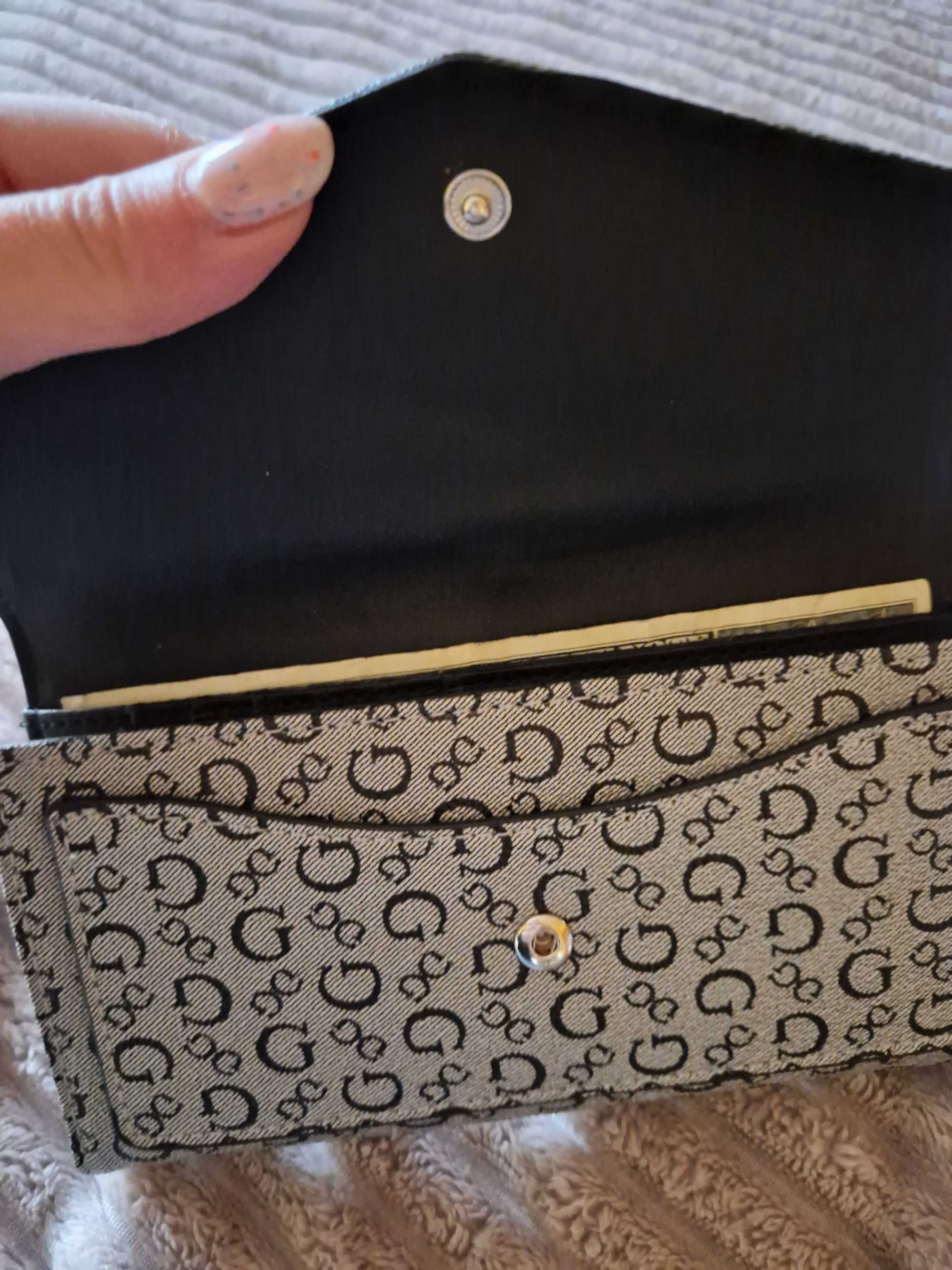Дамско портмоне Guess