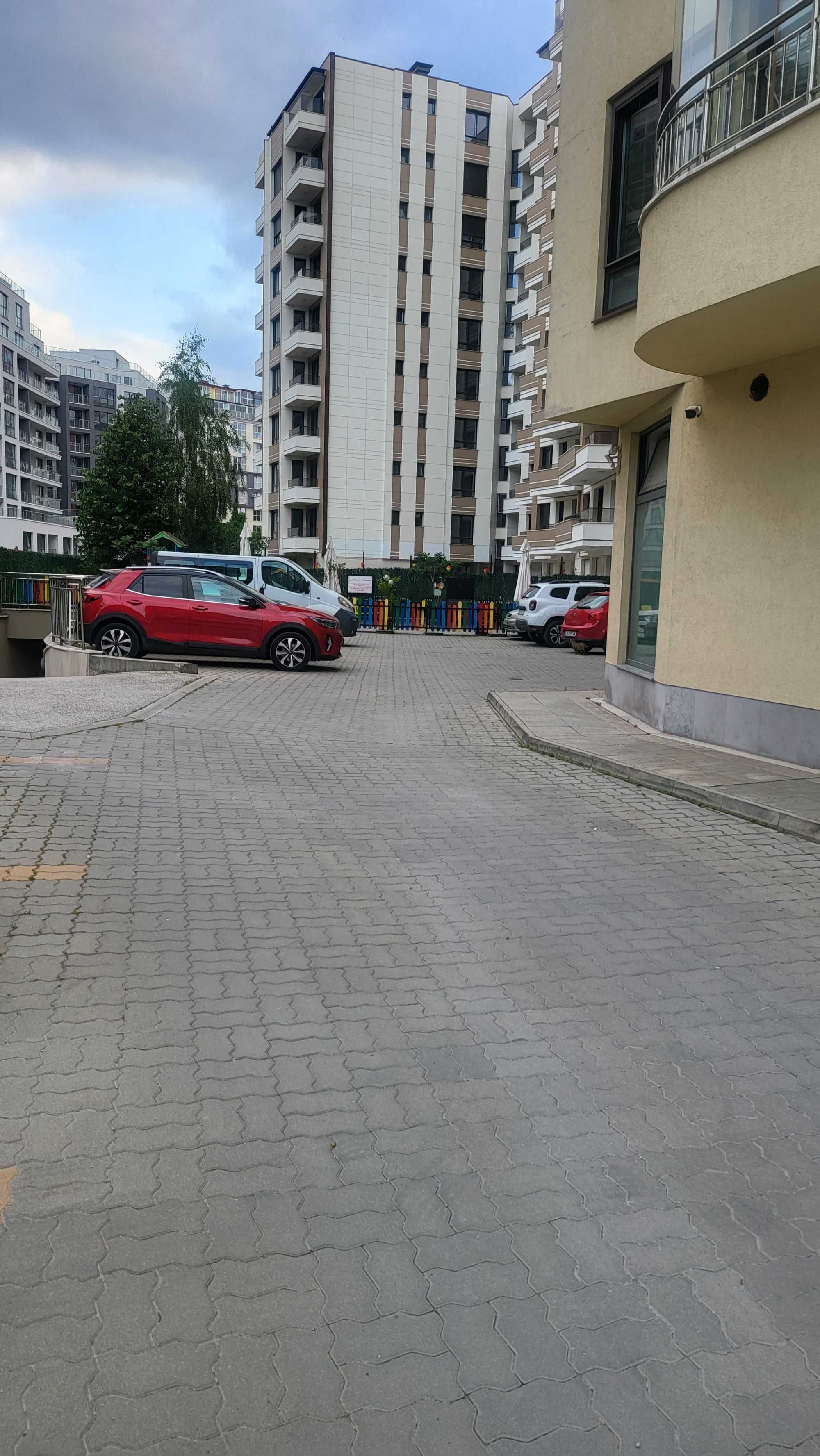 Под наем 2 стаен обзаведен в Полигона с паркомясто