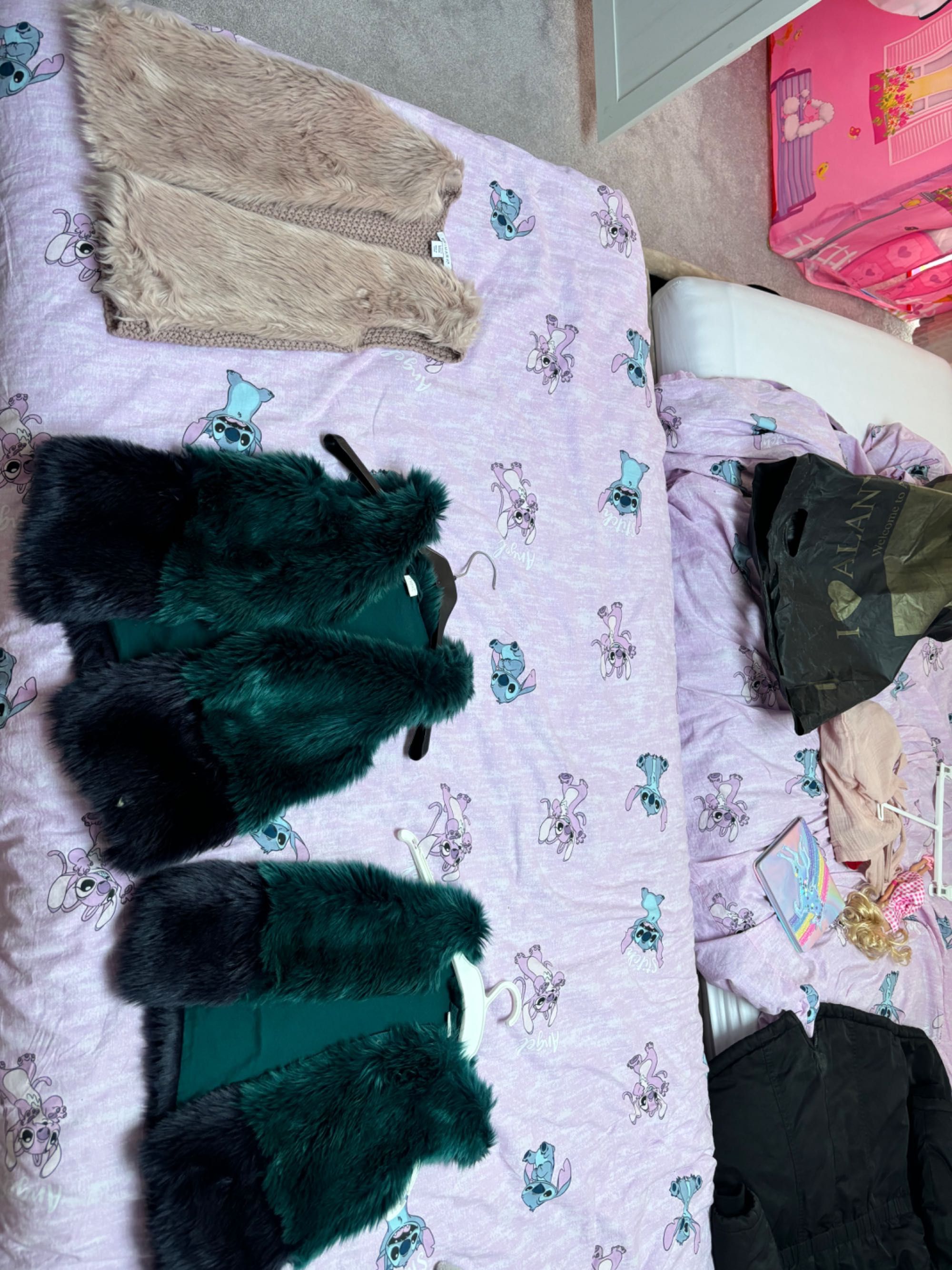 Geci , veste copii , aproape noi purtate rar  în condiție foarte bună