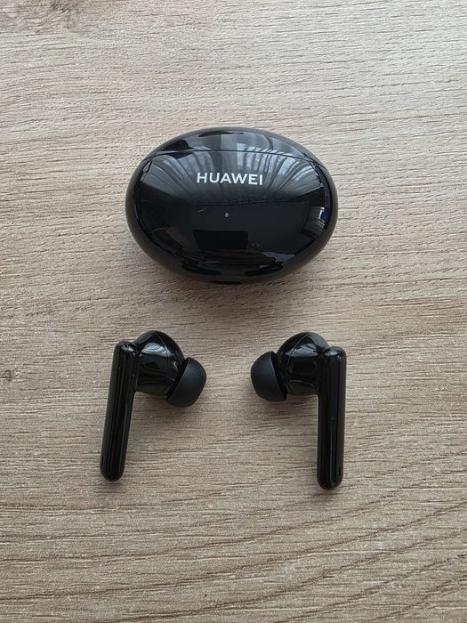 Tableta Huawei MatePad Pro 10.8' cu Sim 4G + pachet accesorii  Huawei